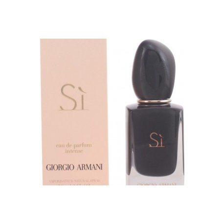 GIORGIO ARMANI Sì Eau de Parfum Intense30mlSì incarna una femminilità irresistibilmente moderna. Dedicato a una donna 