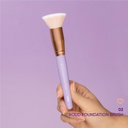 NEJHA 02 Round Foundation Brush – Pennello Fondotinta TondoPennello arrotondato dal taglio piatto per l’applicazione di