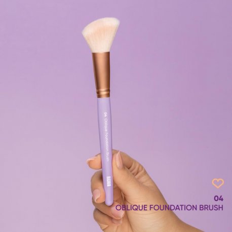 NEJHA 04 Oblique Foundation Brush – Pennello Fondotinta ObliquoPennello compatto dal taglio obliquo per l’applicazione 