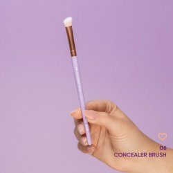 NEJHA 06 Concealer Brush – Pennello CorrettorePennello dal taglio obliquo per l’applicazione del correttore.Grazie al