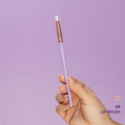 NEJHA 09 Lip Brush – Pennello LabbraPennello labbra per l’applicazione di rossetto cremoso e rossetto liquido.Grazie 